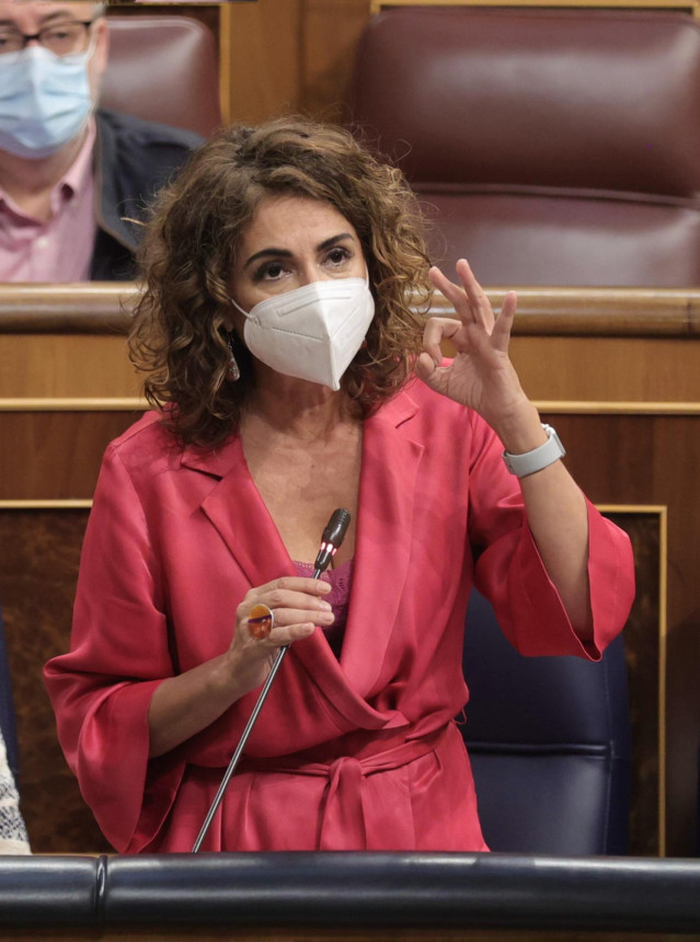La ministra de Hacienda y Función Pública, María Jesús Montero, interviene en una sesión de control al Gobierno en el Congreso de los Diputados, a 29 de septiembre de 2021, en Madrid, (España).