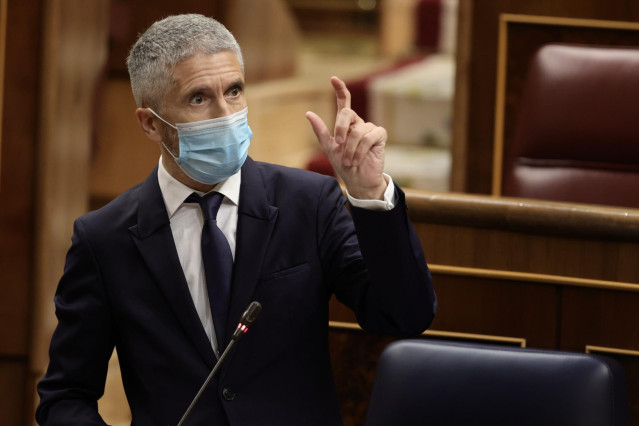 Archivo - El ministro del Interior, Fernando Grande-Marlaska, interviene en una sesión de control al Gobierno en el Congreso