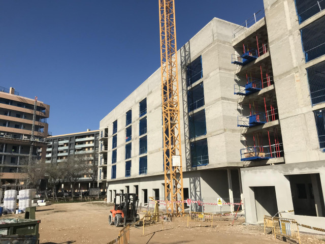 Archivo - Viviendas en construcción.