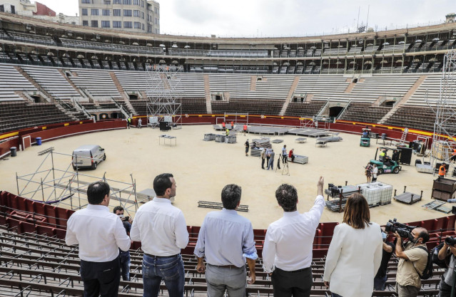 .EL SECRETARIO GENERAL DEL PP, TEODORO GARCÍA EGEA, ATIENDE A LOS MEDIOS TRAS SUPERVISAR LOS PREPARATIVOS DEL CIERRE DE LA CONVENCIÓN NACIONAL DEL PARTIDO, JUNTO AL PRESIDENTE DEL PPCV, CARLOS MAZÓN, EN LA PLAZA DE TOROS.