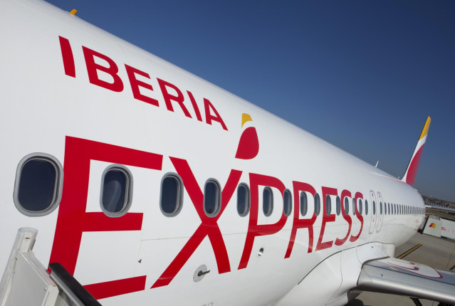 Archivo - Avión de Iberia Express.