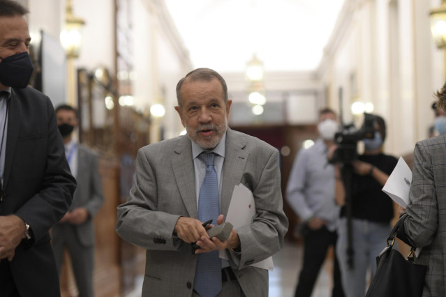 El Defensor del Pueblo, Francisco Fernández Marugán, a su llegada a una sesión plenaria en el Congreso de los Diputados, a 23 de septiembre de 2021, en Madrid, (España). El Pleno del Congreso vota la rebaja del alquiler que Aena cobra por sus locales come