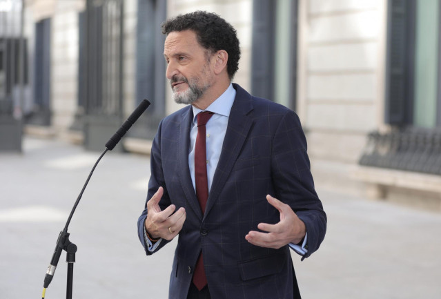 El portavoz adjunto de Ciudadanos en el Congreso de los Diputados, Edmundo Bal, ofrece declaraciones a los medios