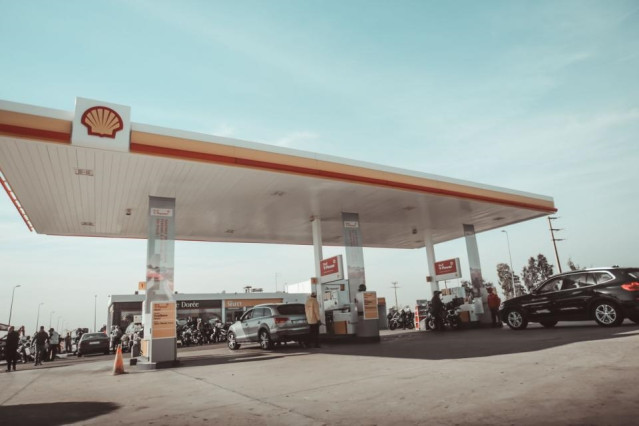 Archivo - Imagen de una gasolinera.