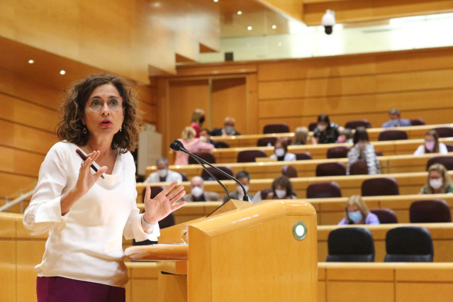 La ministra de Hacienda y Función Pública, María Jesús Montero, interviene en una sesión de Control al Gobierno en el Senado, a 21 de septiembre de 2021, en Madrid (España).
