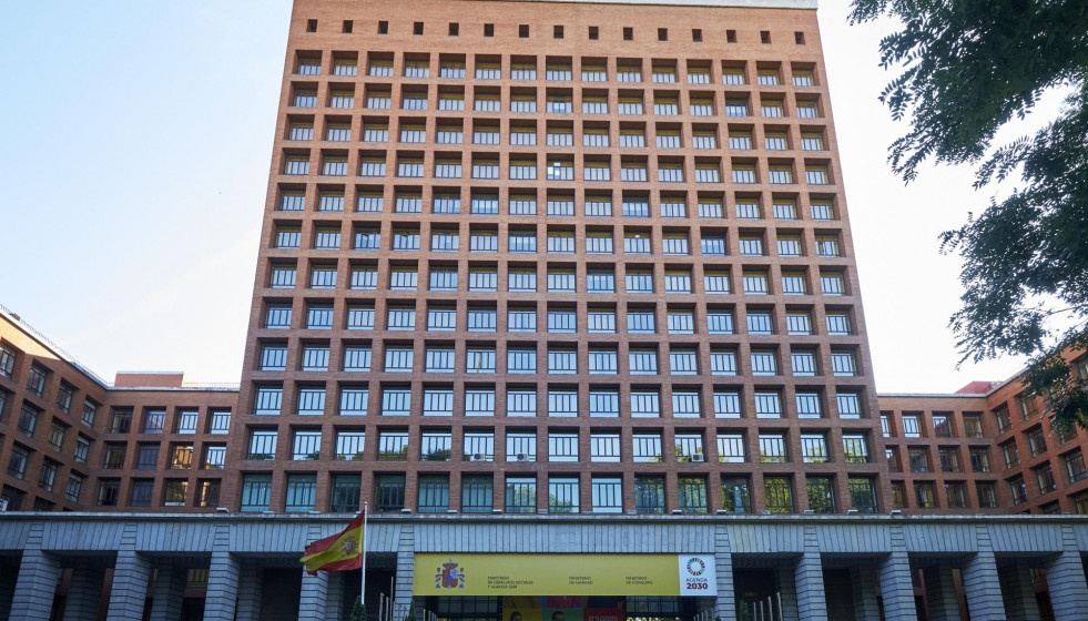 Archivo - Casa Sindical de Madrid, sede de los ministerios de Sanidad, Consumo y Derechos Sociales y Agenda 2030 en el Paseo del Prado, a 24 de julio de 2021, en Madrid (España).