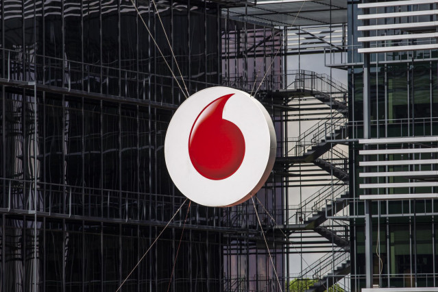 Logo de la sede de Vodafone en Madrid el día en el que la compañía de telefonía ha anunciado un ERE para 515 empleados, a 15 de septiembre de 2021, en Madrid (España).
