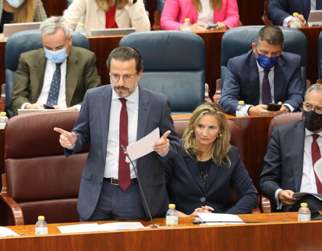 El consejero de Economía, Hacienda y Empleo del Gobierno regional, Javier Fernández-Lasquetty, interviene en el Pleno de la Asamblea de Madrid, a 7 de octubre de 2021, en Madrid (España).
