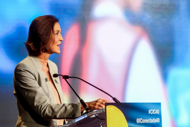 La ministra de Industria, Comercio y Turismo, Reyes Maroto, en la inauguración del IV Congreso Industria Conectada 4.0, en La Nave, a 13 de octubre de 2021, en Madrid (España). El Congreso de Industria Conectada 4.0 de este año tiene como temas principale