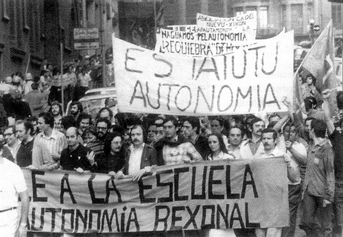 Archivo - Manifestación del 1976 por la autonomía y la protección del asturiano.
