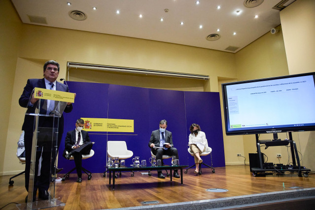 El ministro de Inclusión, Seguridad Social y Migraciones, José Luis Escrivá, presenta las líneas generales de los Presupuestos Generales del Estado para 2022 correspondientes a su cartera, a 14 de octubre de 2021, en Madrid, (España).