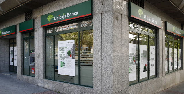 Archivo - Una oficina de Unicaja Banco.