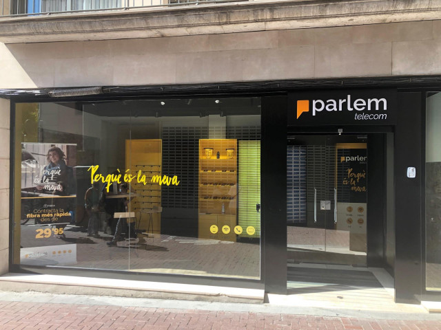 Archivo - Tienda de Parlem Telecom en Terrassa (Barcelona)