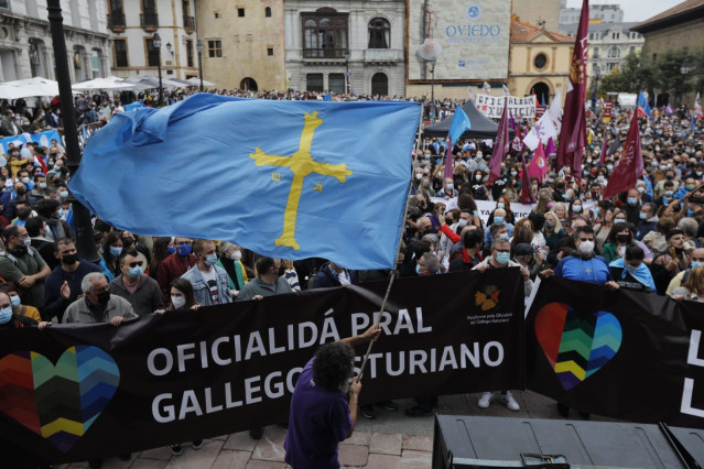 Manifestación por la oficialidad del asturiano y el gallego-asturiano en Oviedo