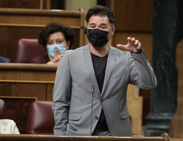 El portavoz de ERC en el Congreso, Gabriel Rufián, interviene en una sesión de control al Gobierno en el Congreso de los Diputados, a 13 de octubre de 2021, en Madrid, (España). Durante la sesión, el Ejecutivo central tiene previsto presentar el proyecto