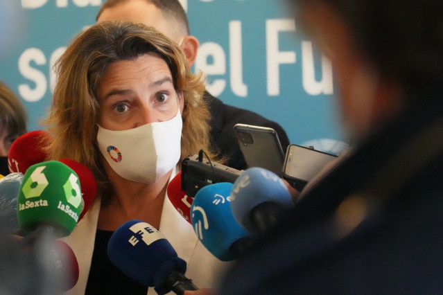 La vicepresidenta tercera y ministra para la Transición Ecológica y el Reto Demográfico, Teresa Ribera, en declaraciones a los periodistas en Bilbao