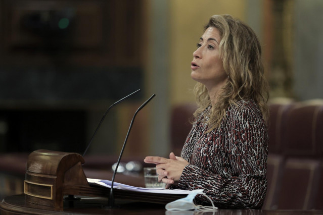 Archivo - La ministra de Transportes, Movilidad y Agenda Urbana, Raquel Sánchez, interviene en una sesión plenaria tras una sesión de control en el Congreso