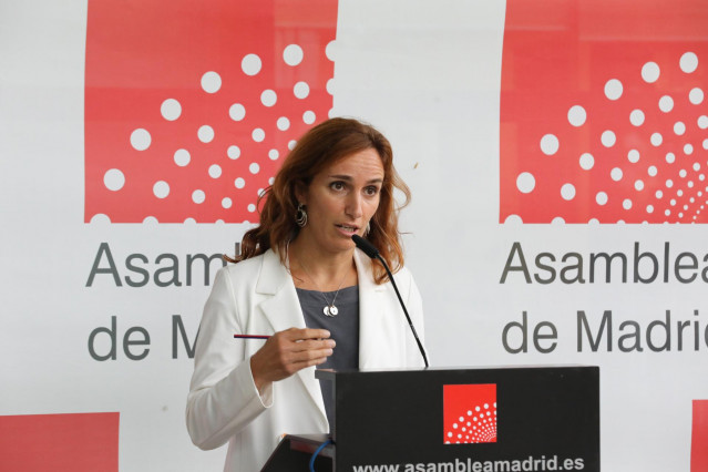 La portavoz de Más Madrid en la Asamblea, Mónica García, interviene en una rueda de prensa anterior a una sesión de control al Gobierno de la Comunidad de Madrid en la Asamblea, a 23 de septiembre de 2021, en Madrid, (España). La Asamblea de Madrid vota h