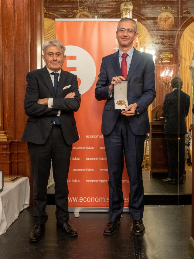 Entrega de la Gran Cruz al Mérito en el Servicio de la Economía 2021 a Pablo Hernández de Cos, gobernador del Banco de España.