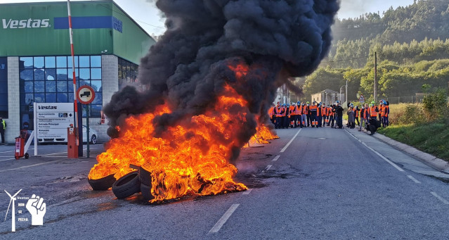 Protestas de trabajadores de Vestas ante la fábrica