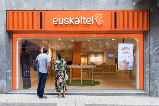 Archivo - Establecimiento de la empresa de telecomunicaciones vasca Euskaltel