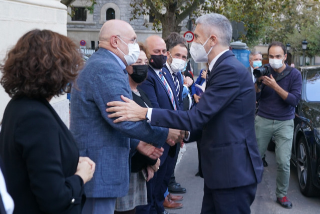 El ministro del Interior, Fernando Grande-Marlaska, a su llegada a un acto en homenaje a las víctimas de ETA, a 20 de octubre de 2021, en Vitoria, Euskadi (España).