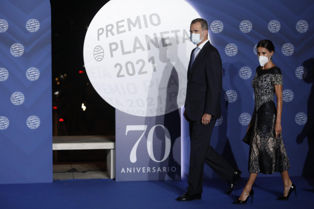 El rey Felipe VI y la reina Letizia durante el photocall de la 70ª edición del Premio Planeta de Novela