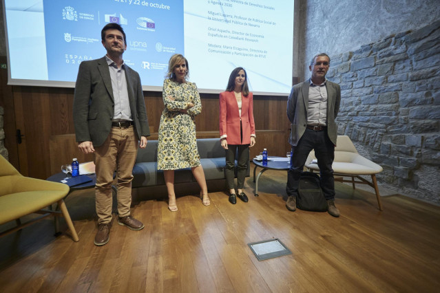 (I-D): Oriol Aspachs, Director De Economía Española En Caixabank Research, María Eizaguirre, Directora De Comunicación Y Participación De RTVE, Ione Belarra, Ministra De Derechos Sociales Y Miguel Laparra, Profesor De Política Social De La UPNA.