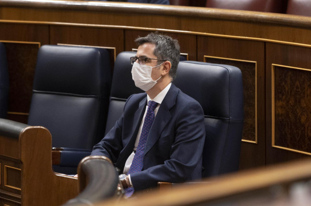 El ministro de la Presidencia, Relaciones con las Cortes y Memoria Democrática, Félix Bolaños, en una sesión plenaria en el Congreso de los Diputados, a 14 de octubre de 2021, en Madrid, (España).