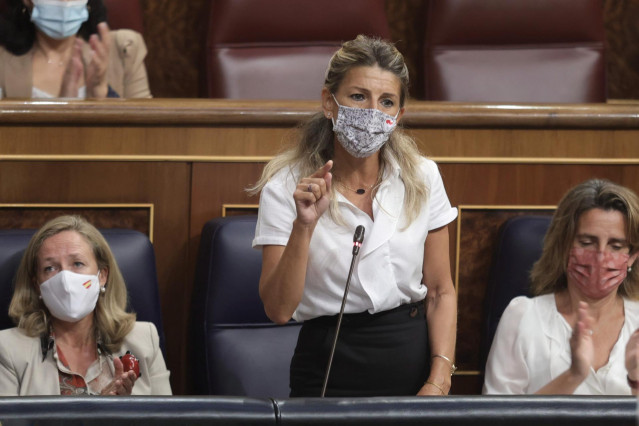 Archivo - La vicepresidenta segunda del Gobierno y ministra de Trabajo y Economía Social, Yolanda Díaz, interviene en una sesión de control al Gobierno en el Congreso de los Diputados, a 15 de septiembre de 2021, en Madrid, (España). En esta sesión, la pr