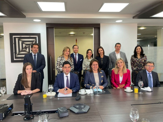 Archivo - María Ximena Lombana, ministra de Comercio, Industria y Turismo de Colombia, y Núria Vilanova, presidenta de CEAPI, junto a los líderes empresariales de Colombia.