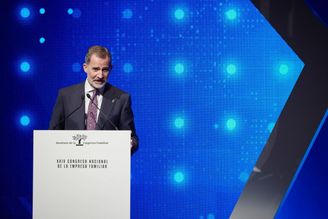 El Rey Felipe VI preside la apertura del XXIV Congreso Nacional de la Empresa Familiar en el Palacio de Congresos y Auditorio Baluarte, a 25 de octubre de 2021, en Pamplona, Navarra, (España)