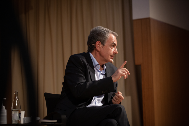 El expresidente del Gobierno José Luis Rodríguez Zapatero, durante la presentación de su libro ‘No voy a traicionar a Borges, en el Ateneu Barcelonès, a 7 de octubre de 2021, en Barcelona, Catalunya (España).