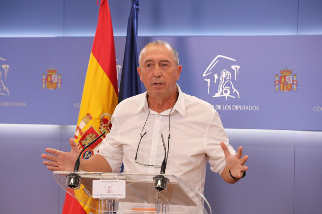 Archivo - El diputado de Compromís en el Congreso, Joan Baldoví, ofrece una rueda de prensa en el Congreso de los Diputados, a 7 de septiembre de 2021, en Madrid (España).