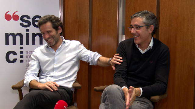 Borja Semper (izquierda) y Eduardo Madina (derecha) durante la entrevista concedida a Europa Press para presentar 'Impuros' en la 66 Seminci.