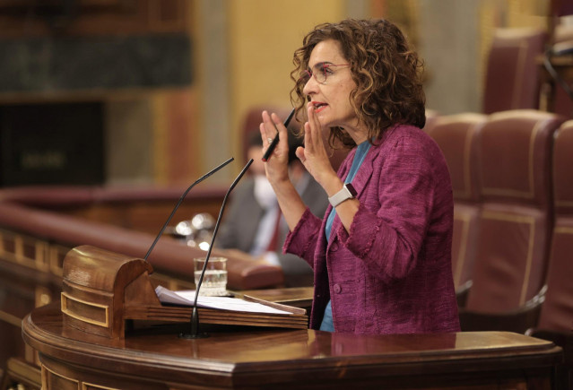 Archivo - La ministra de Hacienda y Función Pública, María Jesús Montero, interviene en un pleno de control al Gobierno en el Congreso de los Diputados, a 22 de septiembre de 2021, en Madrid, (España).