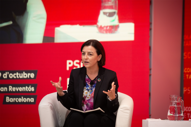 La portavoz del PSOE en el Senado y exportavoz del PSC en el Parlament, Eva Granados, interviene en la inauguración de la Escuela de Otoño del PSC, a 8 de octubre de 2021, en Barcelona, Cataluña, (España). La Escuela de Otoño del PSC reúne a los principal
