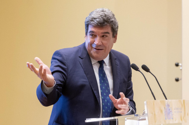 El ministro de Inclusión, Seguridad Social y Migraciones, José Luis Escrivá, ofrece una rueda de prensa para informar de las distintas medidas dirigidas a mejorar la prestación del Ingreso Mínimo Vital, a 18 de octubre de 2021, en Madrid, (España). El min