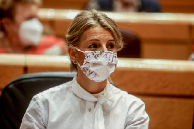 La vicepresidenta segunda y ministra de Trabajo y Economía Social, Yolanda Díaz, durante una sesión de control al Gobierno en el Senado, a 2 de noviembre de 2021, en Madrid, (España).