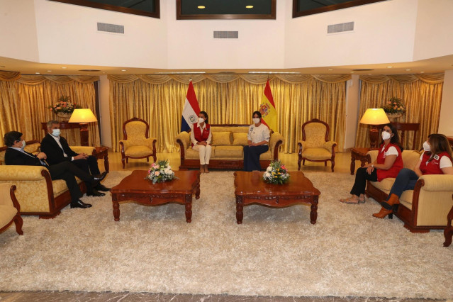La Reina Letizia se reúne con el presidente de Paraguay, Mario Abdo Benítez, y la primera dama, Silvana López, en el inicio de su visita de cooperación al país