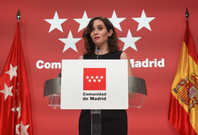 La presidenta de la Comunidad de Madrid, Isabel Díaz Ayuso, responde a los medios tras una reunión del Consejo de Gobierno de la Comunidad de Madrid, en la Real Casa de Correos, a 3 de noviembre de 2021, en Madrid, (España). Durante la reunión han abordad