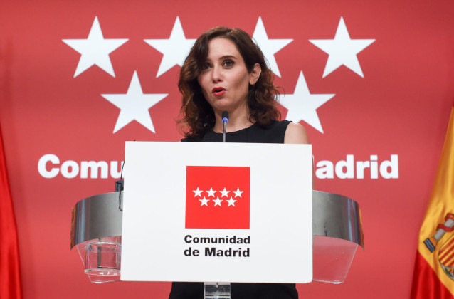 La presidenta de la Comunidad de Madrid, Isabel Díaz Ayuso, responde a los medios tras una reunión del Consejo de Gobierno de la Comunidad de Madrid, en la Real Casa de Correos, a 3 de noviembre de 2021, en Madrid, (España). Durante la reunión han abordad