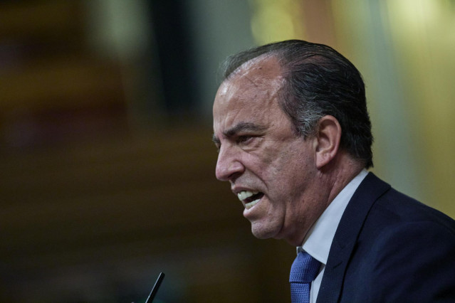 Archivo - El diputado de UPN Carlos García Adanero, interviene en una sesión plenaria en el Congreso