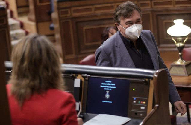 Archivo - El diputado de Teruel Existe, Tomás Guitarte, durante una sesión plenaria en el Congreso