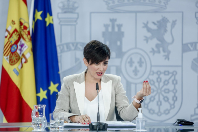 La ministra Portavoz y de Política Territorial, Isabel Rodríguez, comparece en rueda de prensa posterior al Consejo de Ministros celebrado en Moncloa, a 2 de noviembre de 2021, en Madrid (España). El Gobierno ha aprobado durante el Consejo de Ministros, l