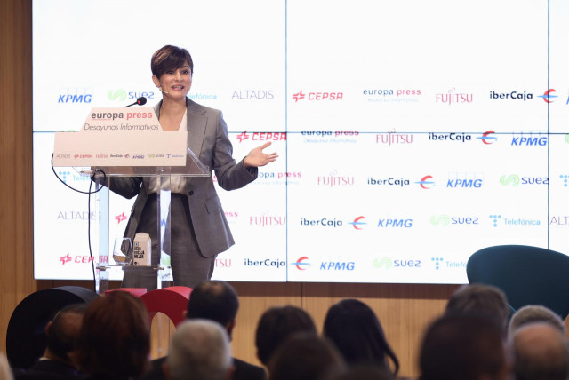 La ministra de Política Territorial y portavoz del Gobierno, Isabel Rodríguez, interviene en un Desayuno Informativo de Europa Press, en el Auditorio Meeting Place, a 4 de noviembre de 2021, en Madrid, (España).
