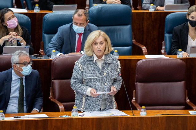 La consejera de Familia, Juventud y Política Social de la Comunidad de Madrid, Concepción Dancausa, en una sesión de control al Gobierno de la región, en la Asamblea de Madrid, a 14 de octubre de 2021, en Madrid, (España). Durante este pleno se debaten lo