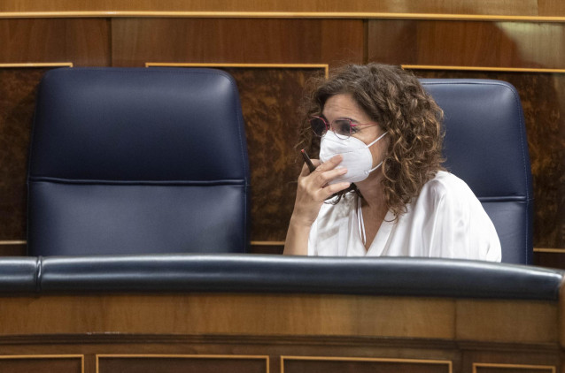 La ministra de Hacienda, María Jesús Montero, en una sesión plenaria en el Congreso de los Diputados, a 4 de noviembre de 2021, en Madrid, (España).