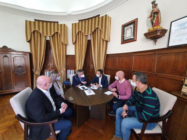 El consejero de Desarrollo Sostenible, José Luis Escudero, mantiene una reunión de trabajo con el alcalde de Hellín, Ramón García, para tratar diferentes asuntos en materia de Desarrollo sostenible.