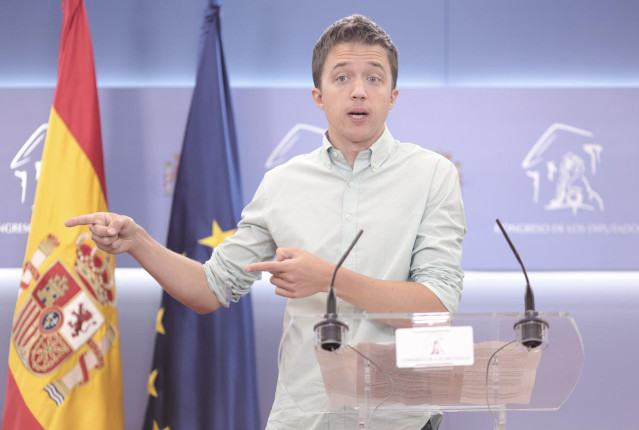 Archivo - El líder de Más País, Íñigo Errejón, interviene en una rueda de prensa anterior a una reunión de la Junta de Portavoces en el Congreso